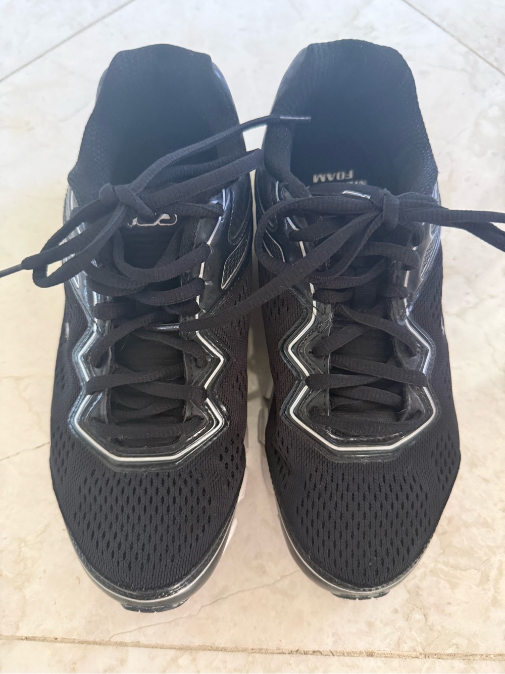 Black Athletic Running Sneakers with Reflective Trim (Used) Black Size 6.5